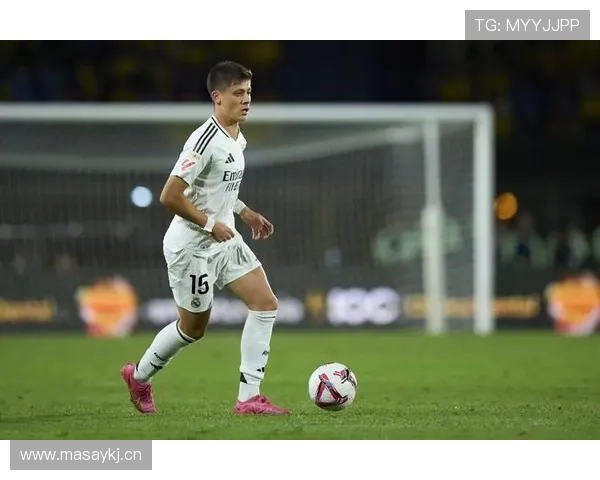 居莱尔在皇马的中场角色定位困境解析