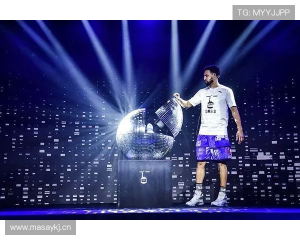 乔丹·汤普森这生活走得还挺奢侈，光鞋子就能撑起一柜子衣橱了吧？