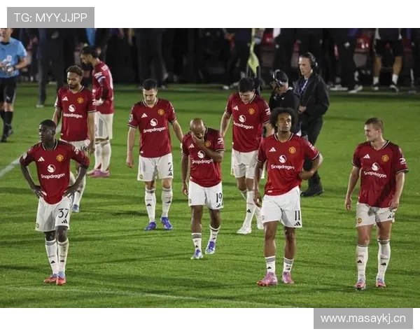 曼联复兴进程仍未完成，球队当前阶段表现波动对争冠形势产生影响