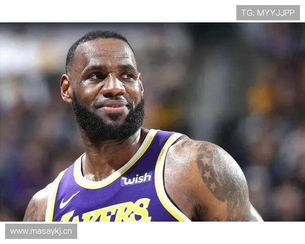 刷到勒布朗·詹姆斯在超市结账，收银屏上的数字让我怀疑人生