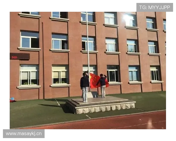 唐佳豪球场上冷静一把，私下钱包厚得让人想打劫他家！