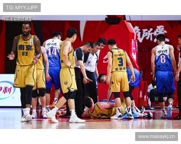 违体犯规是什么意思与判罚标准解析及比赛判定要点